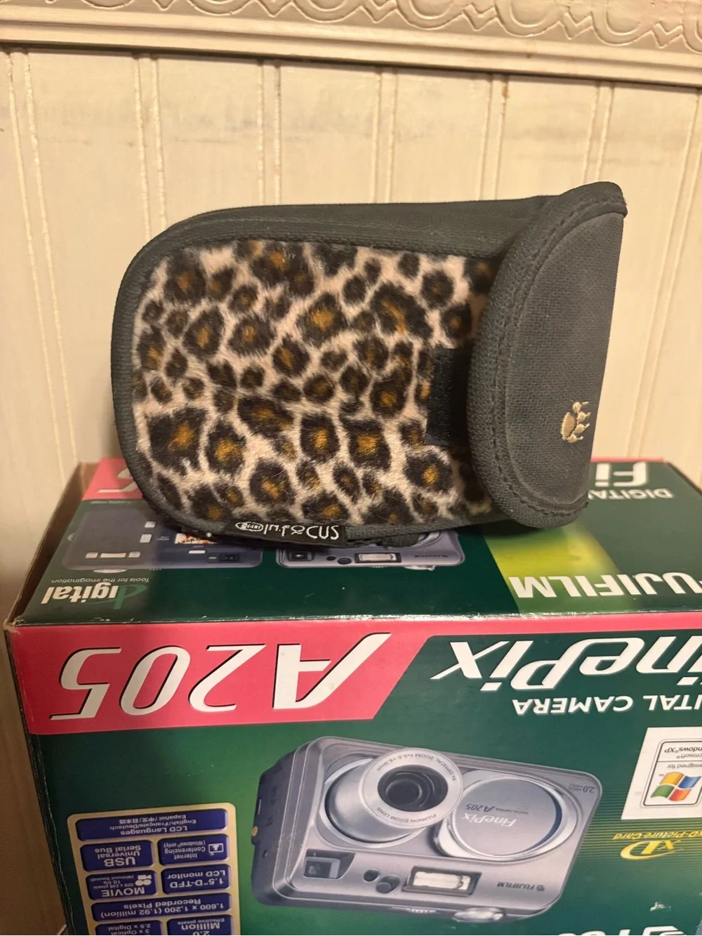 Fujifilm Silver FinePix A205 Compact Digital Camera with Accessories Box & Case